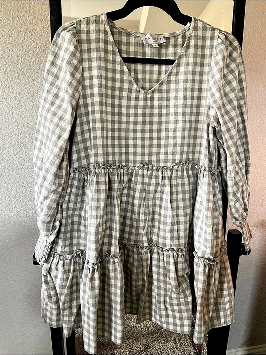 Hayden Los Angeles Dresses & Skirts - Hayden Los Angeles Smocked Cuff V Neck Tiered Plaid tunic top Large
